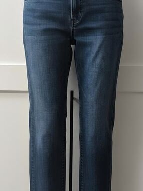 Classic Women's Straight-Leg Jeans - Dark Blue